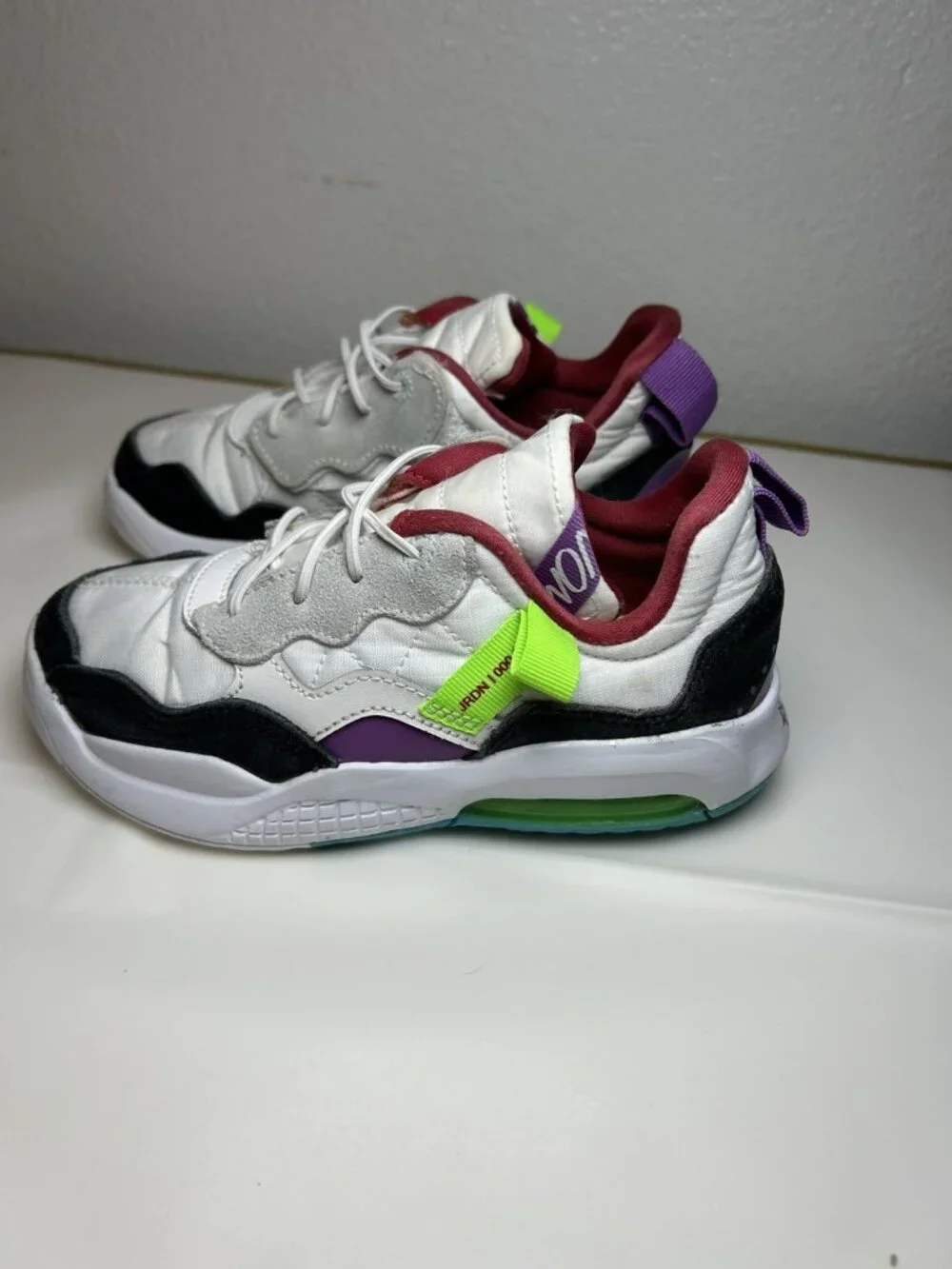 Nike Air Jordan unisex White Red MA2 kids Power Sneakers Sz 12 .5C - New